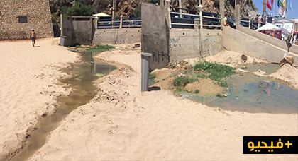 مياه عادمة تصب في شاطئ كيمادو تثير إستياء المصطافين بمدينة الحسيمة‎