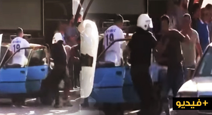 شاهدوا لحظة إعتقال ناشط من داخل سيارة أجرة بمدينة الحسيمة