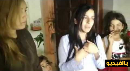 سيليا من أمام منزلها: سعيدة جدا بالحرية لكن الفرحة لن تكتمل حتى إطلاق سراح جميع المعتقلين