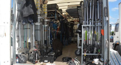 بعد منع تظاهرة "كيك بوكسينغ" بالناظور ... الجمارك تحجز شاحنتين برتغاليتين محملتين بمعدات التصوير