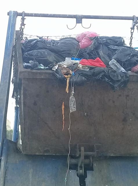 شاحنة تنقل مخلفات طبية خطيرة من المستشفى الحسني دون مراعاة شروط الصحة والسلامة