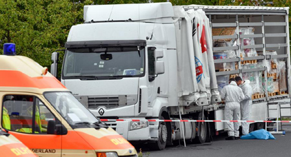ألمانيا تعترض شاحنة محملة بمهاجرين غير شرعيين يعانون الجوع والعطش