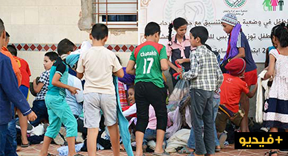 توزيع الملابس على أبناء الأسر المعوزة بحي "تاويمة" تزامنا مع الدخول المدرسي بالناظور