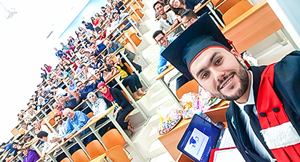 الباحث الناظوري مراد أبركان يحصل على شهادة الدكتوراه في الطب بميزة مشرف جدا