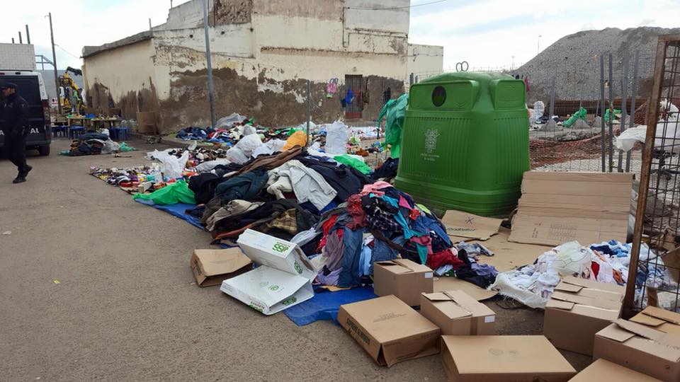 بعد أن حاربتهم السلطات في شوارع الناظور..  الشرطة الإسبانية تصادر 6 أطنان من بضائع "فراشة" مغاربة بمليلية