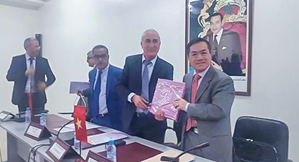 الناظوري الجارودي رئيس غرفة التجارة والصناعة والخدمات يستقبل سفير دولة الفيتنام