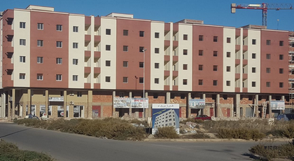 قرب الكورنيش بالناظور الجديد شقق فاخرة ثلات غرف صالون حمامين مطبخ شرفة بثمن 59 مليون