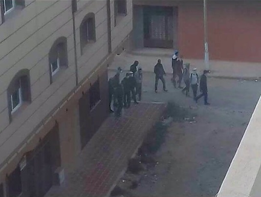 خطير بالصور: الطلبة يعيشون كابوس رعب بعدما هاجمهم ملثمون مدججون بالأسلحة وعاثوا فسادا بكلية سلوان