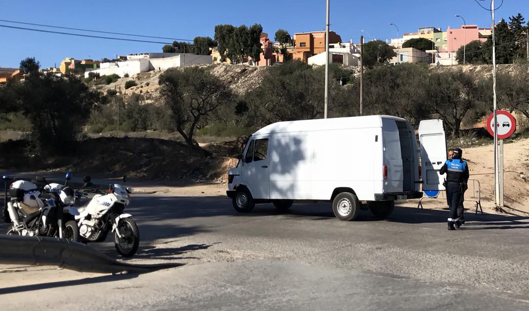 سلطات مليلية تعتقل أربعة مغاربة حاولوا اختراق معبر فرخانة باستعمال القوة
