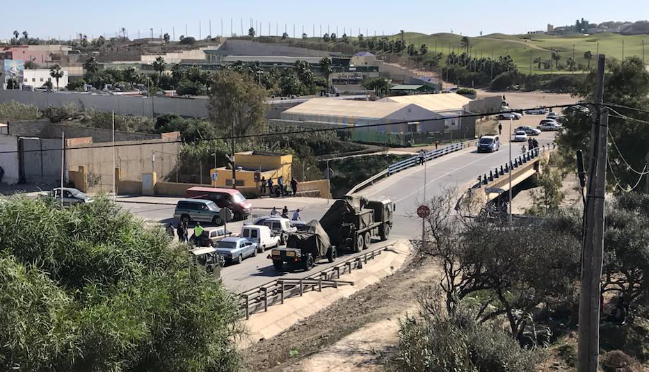 سلطات مليلية تعتقل أربعة مغاربة حاولوا اختراق معبر فرخانة باستعمال القوة