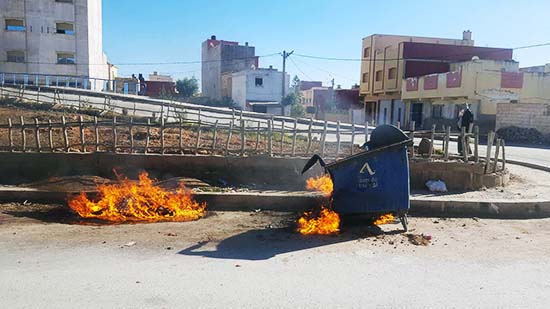مجهولون يحرقون حاويات الأزبال بالناظور ومواطنون ينددون 
