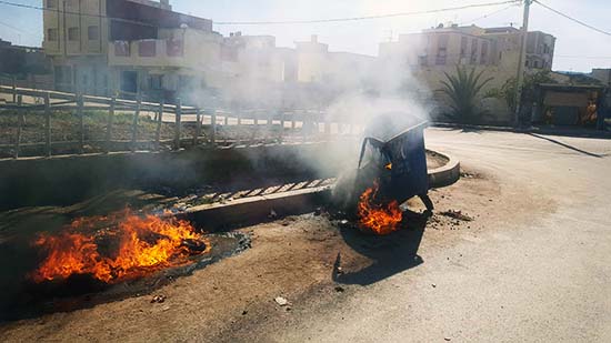 مجهولون يحرقون حاويات الأزبال بالناظور ومواطنون ينددون 