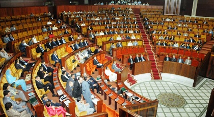الفيديرالية الوطنية للجمعيات الأمازيغية بالمغرب تطالب البرلمان بتعيين قضاة يجيدون الأمازيغية