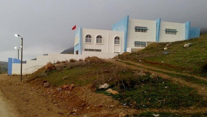 ورثة "بوجعادة" بأركمان يطالبون وزير الداخلية بإنصافهم بعد تشييد "مدرسة" فوق عقارهم بشفشاون