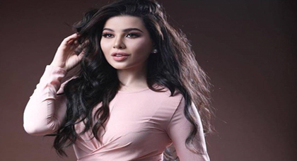 خبير موضة شهير ينتقد الفنانة الناظورية حنان الخضر بعد ظهورها بزي يعتبره فاضحا