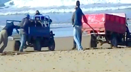 الحسيمة.. عناصر أمنية تعتقل شخصين متلبسين بسرقة الرمال من شاطئ قرب كورنيش صباديا