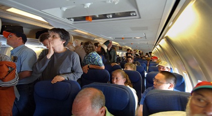 ركاب طائرة متجهة إلى أمستردام يجبرونها على الهبوط بسبب روائح كريهة أطلقها أحد المسافرين