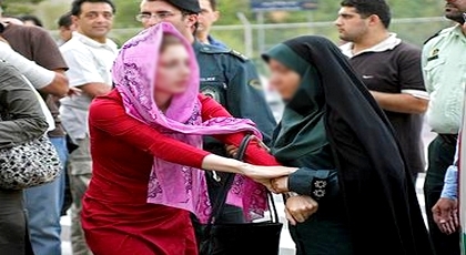 في واقعة "عنصرية" خلفت استياء عارما.. اعتداء على مهاجرة وخلع حجابها أمام ابنها الصغير في ببلجيكا