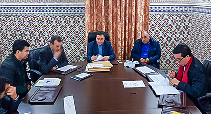 رئيس المجلس الاقليمي يترأس عملية فتح الأظرفة لفائدة مشروع بجماعة بني سيدال الجبل