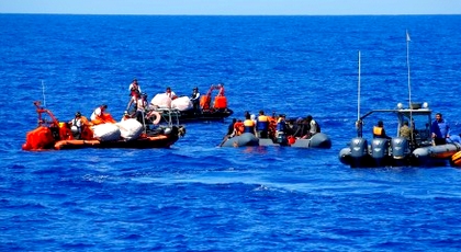 عناصر البحرية الملكية تنقذ 55 مهاجرا أبحروا من سواحل سيدي عابد بالحسيمة