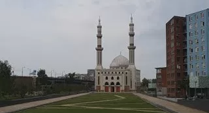 أكبر مسجد بهولندا مهدد بالإفلاس بسبب إمتناع المغاربة مشاركة إدارته مع العرب