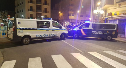 شرطة مليلية تعتقل 8 مغاربة أضرموا النار في ثلاث سيارات