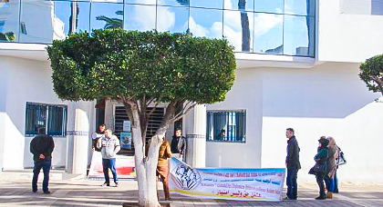 المعطلون يعدون بالتشبث بـ"حق التشغيل والتعويض عن البطالة" أمام بلدية الناظور