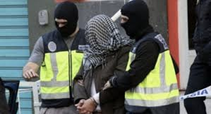 إعتقال مغربي بمالغا الإسبانية يقوم بتحويل الأموال لزوجته الملتحقة بداعش