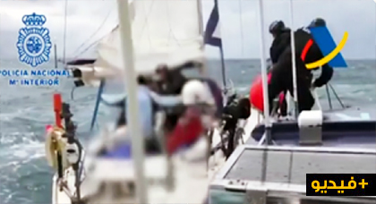 شاهدوا كيف باغتت الشرطة الاسبانية قارب شراعي يهرب الحشيش والكوكايين من المغرب 