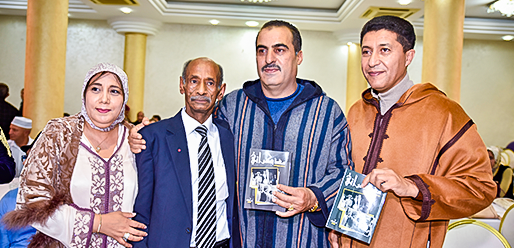 رئيس مؤسسة بسمة للأعمال الخيرية عبد النبي بعوي يكرم الأسطورة الفيلالي بطل المنتخب الوطني المغربي في مونديال 1970