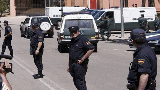 صحف إسبانية.. ترحيل 3 نشطاء من حراك الريف إلى المغرب بعد رفض طلبهم اللجوء السياسي