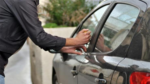 إدارة الجمارك توضح للجالية الإجراءات التي يجب القيام بها في حالة سرقة سيارتهم في المغرب