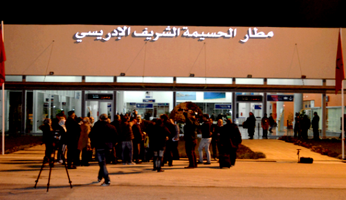 شركة "وهمية" للطيران تنصب على مسافرين وتتركهم عالقين بمطار الحسيمة وآخرين بروتردام