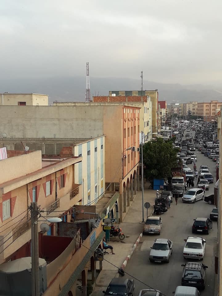 قبل يوم من العيد.. رواج تجاري كبير بكرونة ترافقه متاعب كبيرة في حركة السير والجولان
