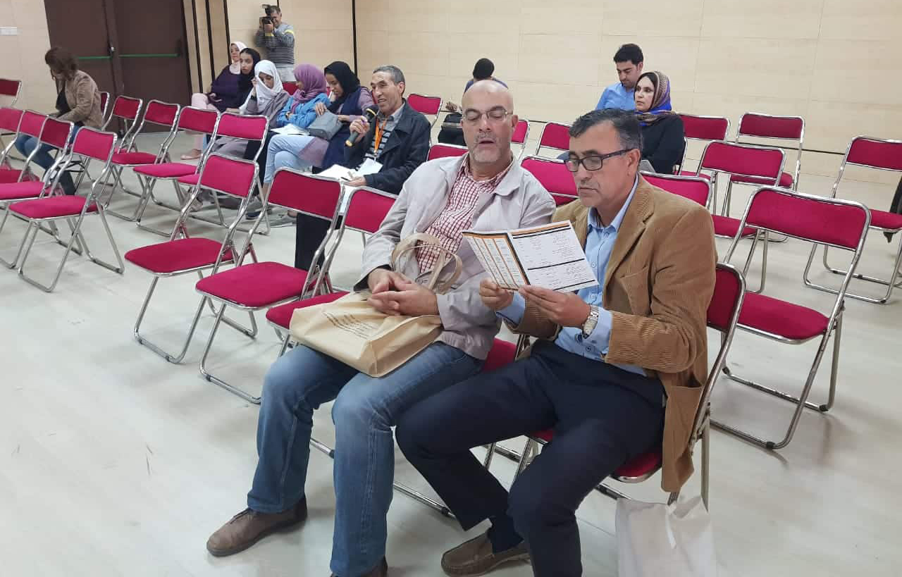 اختتام رواق كلية الناظور في معرض الكتاب المغاربي بتوقيع مجلة الدكتور عكاشة بن المصطفى
