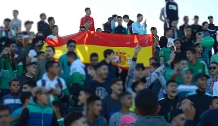 هلال الناظور لكرة القدم يتبرأ من رافعي العلم الاسباني بمدرجات الملعب البلدي