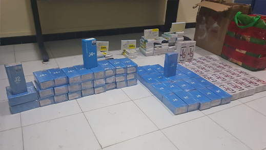 عناصر جمارك جهوية الناظور تحجز كمية من الهواتف الذكية بقيمة 50 مليون