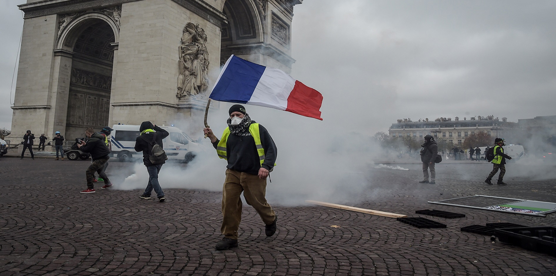 السلطات الفرنسية تعتقل أزيد من 100 مشارك في احتجاجات البذلة الصفراء