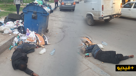 في مشهد حاط بالكرامة الإنسانية.. مشرد ينام قرب حاوية تفيض بالأزبال وسط الناظور 