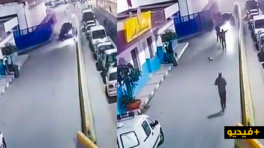 شاهدوا.. سيارة محملة بالخمور تسير بسرعة جنونية تخترق الحاجز الجمركي ببني انصار 