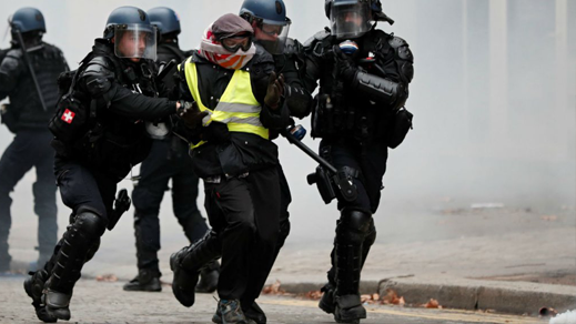 مدعي عام باريس: ألف شخص وضعوا قيد الحبس الاحتياطي إثر مظاهرات "السترات الصفراء" السبت