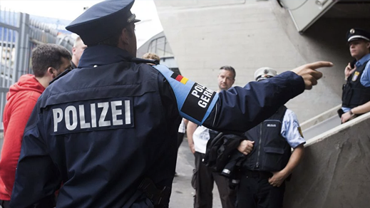 ألمانيا.. تفتيش مسجد للاشتباه في تورط إمامه في أنشطة إرهابية ألمانيا.. تفتيش مسجد للاشتباه في تورط إمامه في أنشطة إرهابية