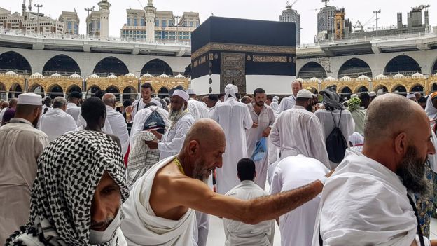 اضافة 1400 درهم لفاتورة أداء مناسك الحج