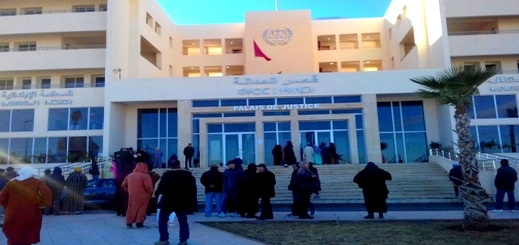 مثير.. متابعة قائد وأعوان سلطة وموظفون وعناصر أمن بتهم التورط في تزوير جنسية جزائريين بوجدة مثير.. متابعة قائد وأعوان سلطة وموظفون وعناصر أمن بتهم التورط في تزوير جنسية جزائريين بوجدة