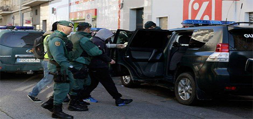 إسبانيا.. الأمن يطيح بـ 50 شخصا يهربون الحشيش من شمال المغرب