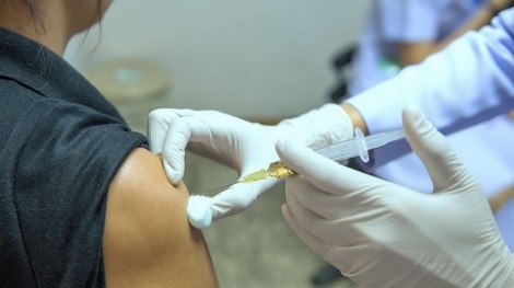 مغاربة يشكون غلاء أدوية وتحاليل انفلونزا الخنازير