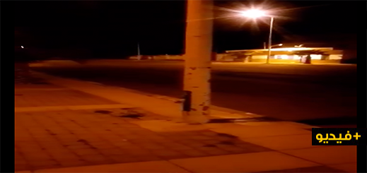 غريب بالفيديو.. شاهدوا كيف يتحكّم أي مواطن في إشعال وإطفاء الإنارة العمومية بمدينة ميضار غريب بالفيديو.. شاهدوا كيف يتحكّم أي مواطن في إشعال وإطفاء الإنارة العمومية بمدينة ميضار