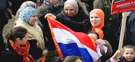 مغاربة الريف بهولندا يتصدرون لائحة المهاجرين الأكثر مشاركة في الأعمال الخيرية و مساعدة العائلات