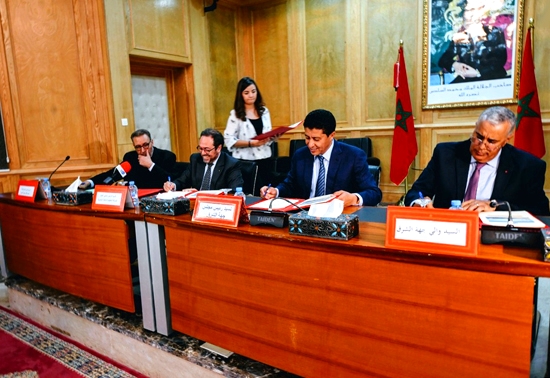 بعوي يوقع اتفاقية شراكة مع الخطوط الملكية لربط مطارات الناظور ووجدة وبوعرفة بمطار الدار البيضاء بعوي يوقع اتفاقية شراكة مع الخطوط الملكية لربط مطارات الناظور ووجدة وبوعرفة بمطار الدار البيضاء