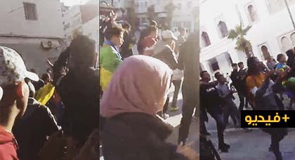 مسيرة إحتجاجية عفوية بمدينة الحسيمة للمطالبة بإطلاق سراح معتقلي حراك الريف